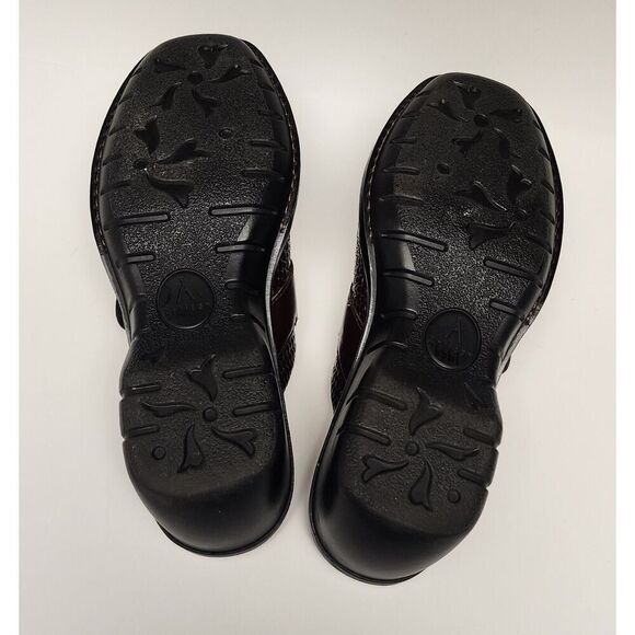 Clark's Artisan Slip-On Clogs Woven Leather Buckle Detail Burgundy 8.5M - Picture 11 of 12